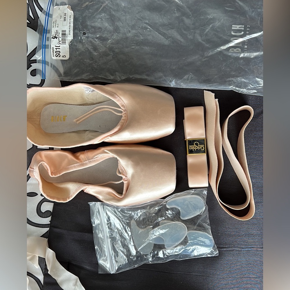2 pairs of Block point shoes